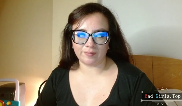 BBW Milf Teases with Huge Saggy Tits in Close-Up