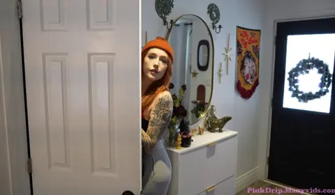 Chastiti? Real Amateur Moment Caught on Phone