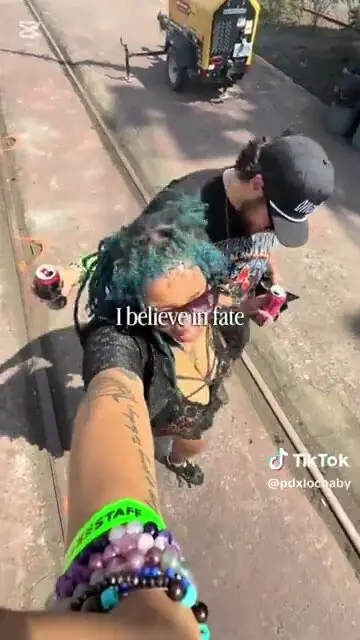 Barista Girlfriend Shows Off Her Day