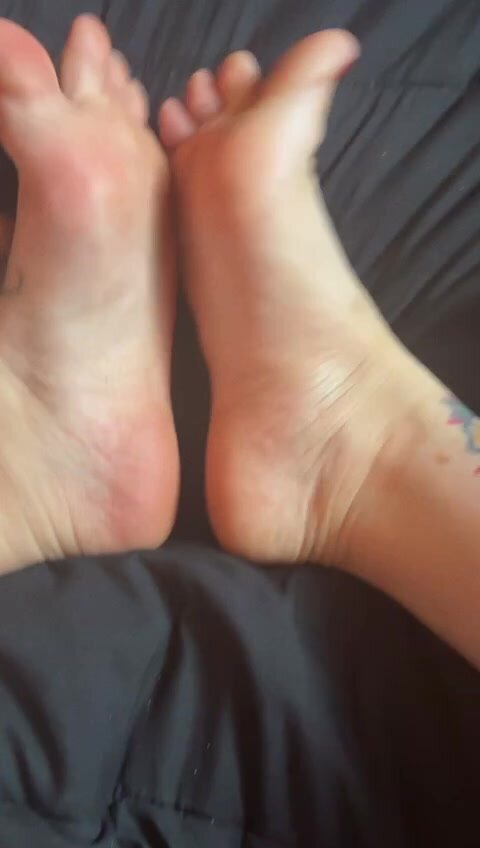 Goddess Feet: Toe Worship & Foot Slave Fantasy